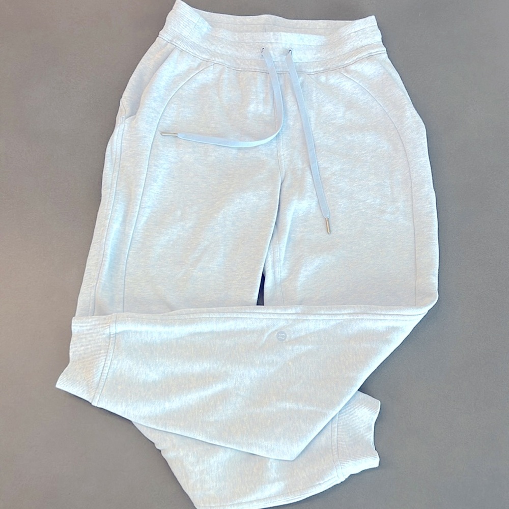Lululemon light blue size 4 sweat pants